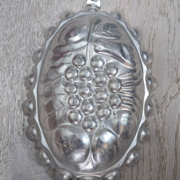 Vintage Wall Decor - Aluminum Dessert Pudding/Gelatin Molds (x2) - Picture 2 of 7